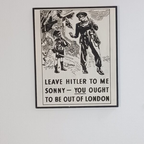 Panneau bois de propagande Anglais WW2 "Sonny" pièce unique.