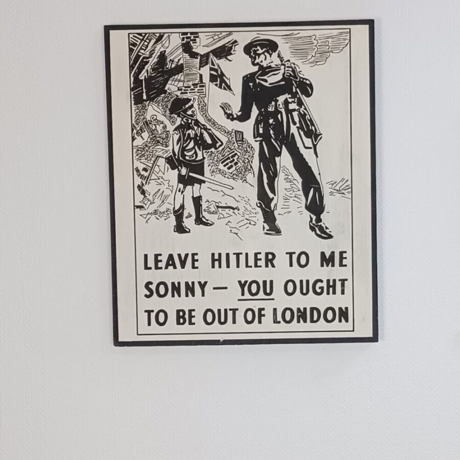 Panneau bois de propagande Anglais WW2 "Sonny" pièce unique.