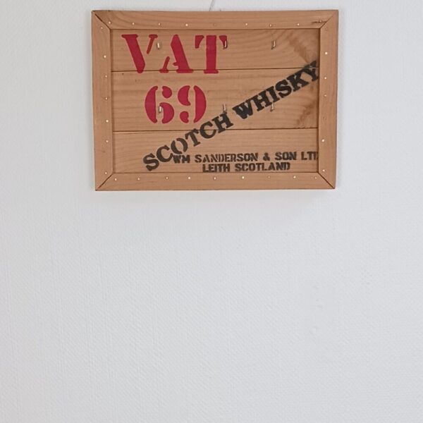 Panneau bois - Porte clef "VAT 69"