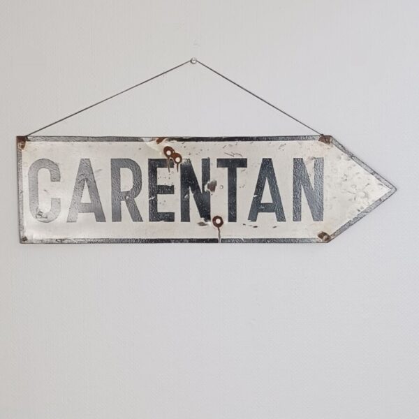 Panneau directionnel métal "CARENTAN"