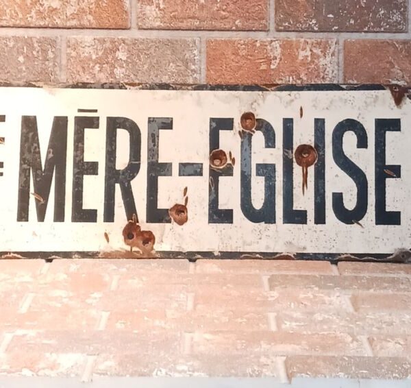 Panneau directionnel métal "STE MERE EGLISE"