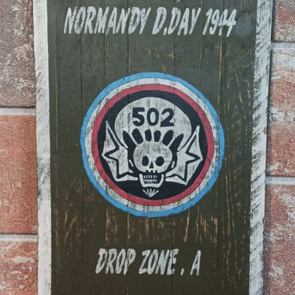 Panneau bois "DROP ZONE A"