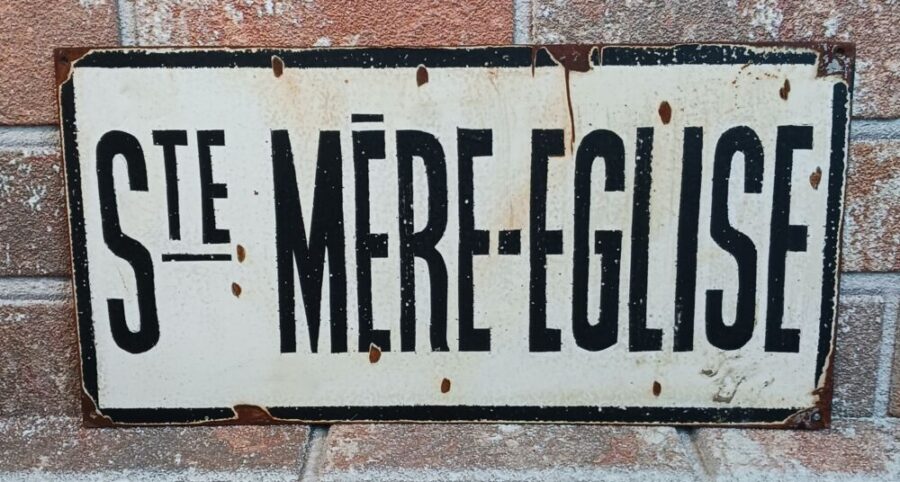 Plaque métal "STE MERE EGLISE"  20cm x 40cm