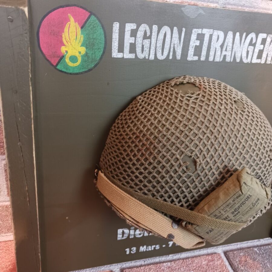 Panneau Demi Casque "LEGION" 1954 – Image 2