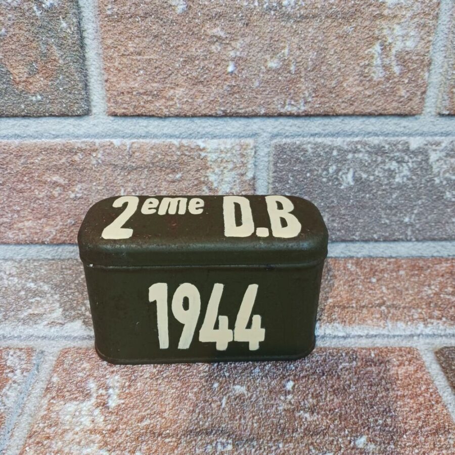 BOITE METAL "2ème D.B."