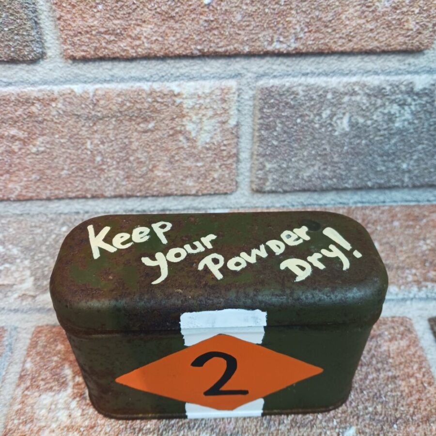BOITE METAL "KEEP YOUR POWDER DRY" – Image 4