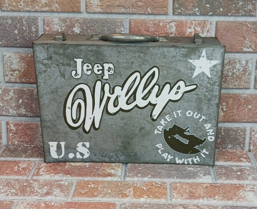 BOITE METAL ANCIENNE PEINTE "JEEP WILLYS"