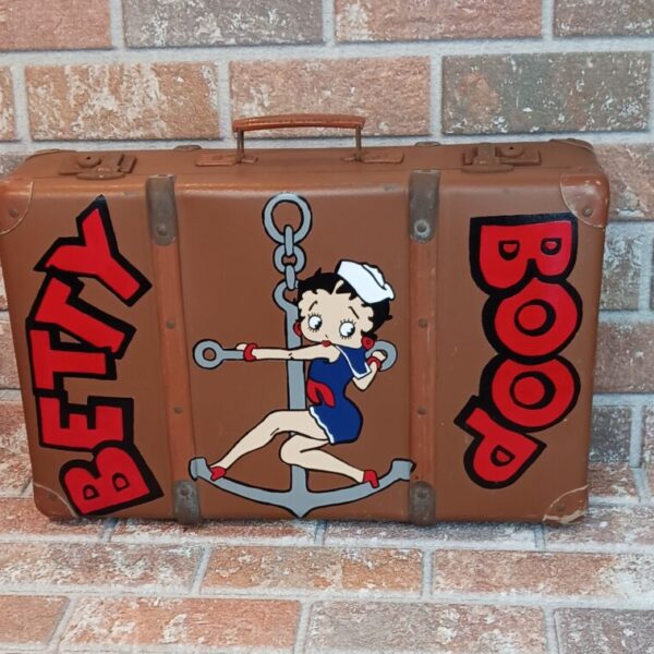 VALISE ANCIENNE PEINTE "BETTY BOOP"