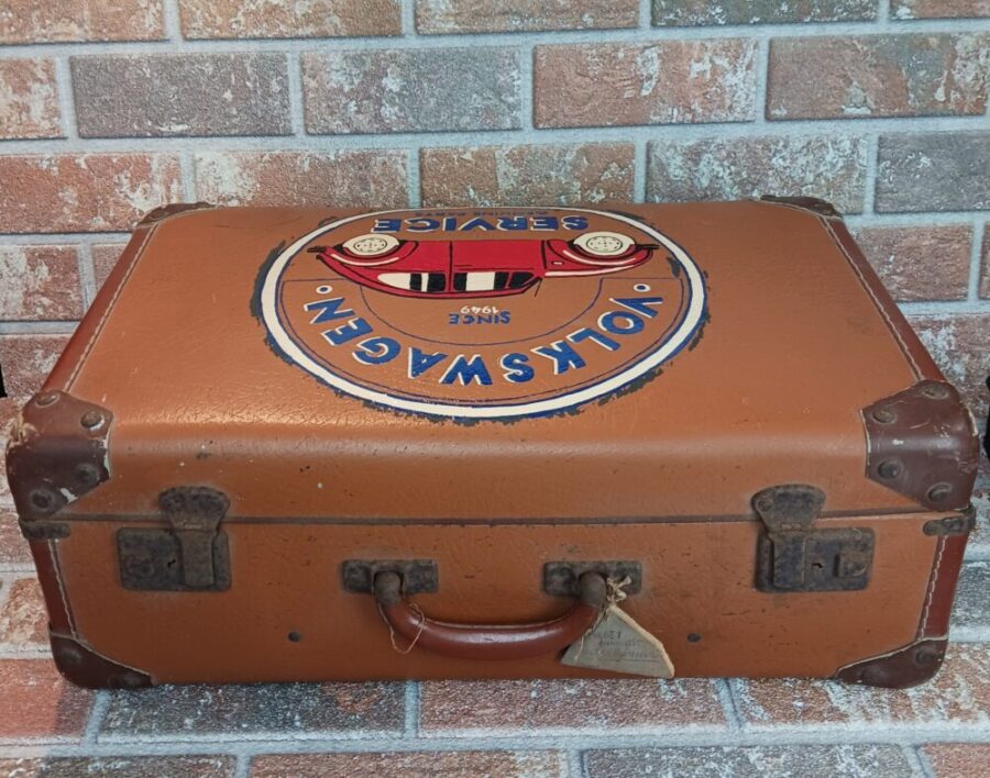 VALISE ANCIENNE PEINTE "VOLKSWAGEN" – Image 3