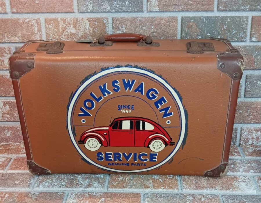 VALISE ANCIENNE PEINTE "VOLKSWAGEN"